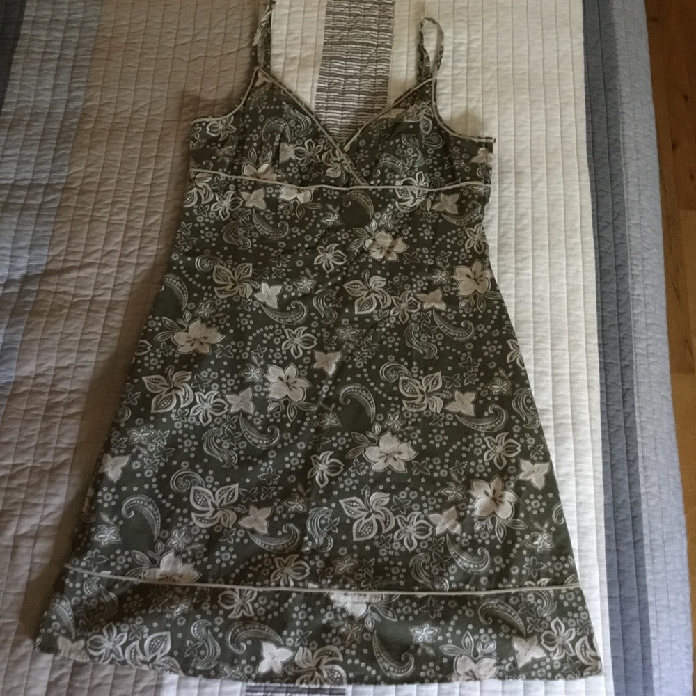 Label of Graded Goods Vintage Dress